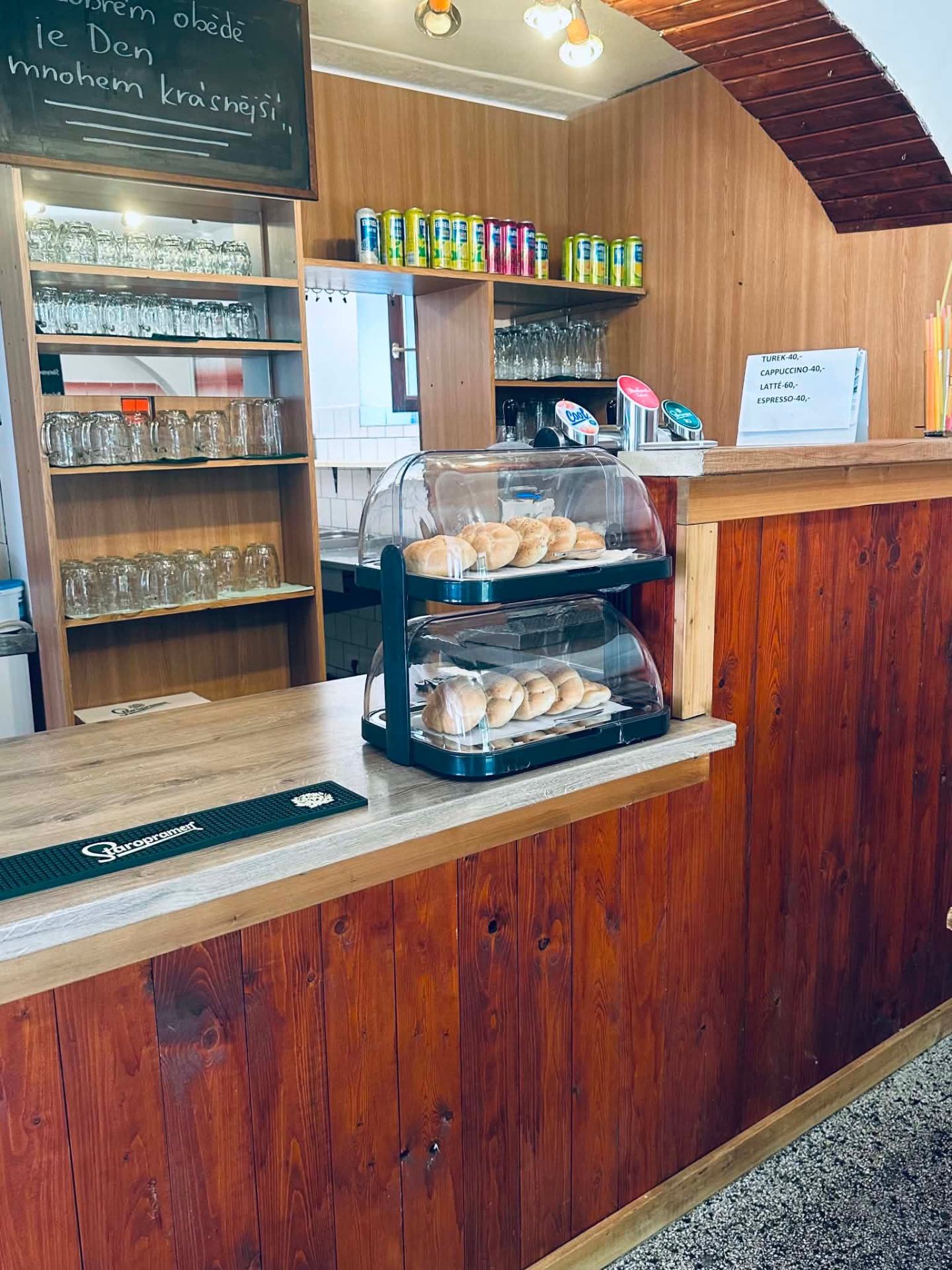 Bar s pečivem a nápoji